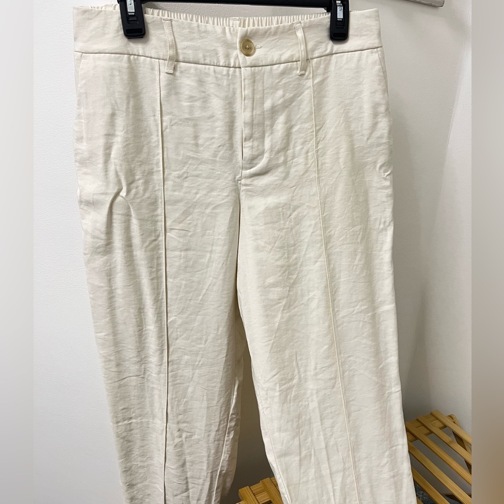 Easy-breezy & tailored style pants to take you into the warm days of the season.